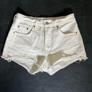 Levi’s, white 501 shorts